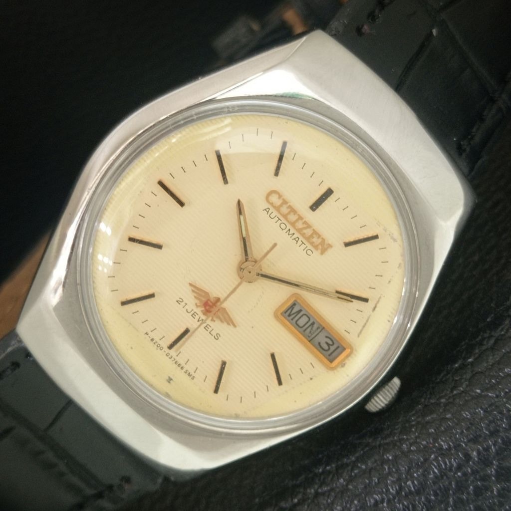 Vintage 1980 Citizen Automatic Mens Silver Watch WDaydate  Gold Accents
